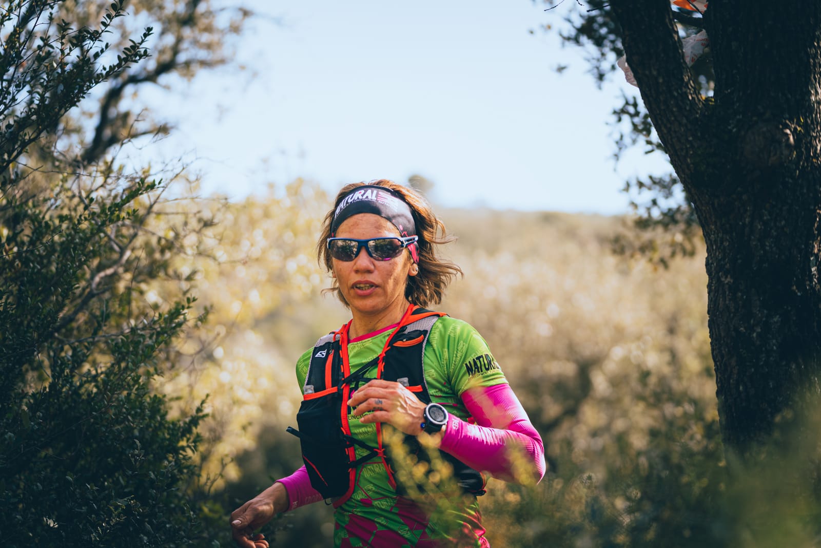 trail runner mujer en trail albiol